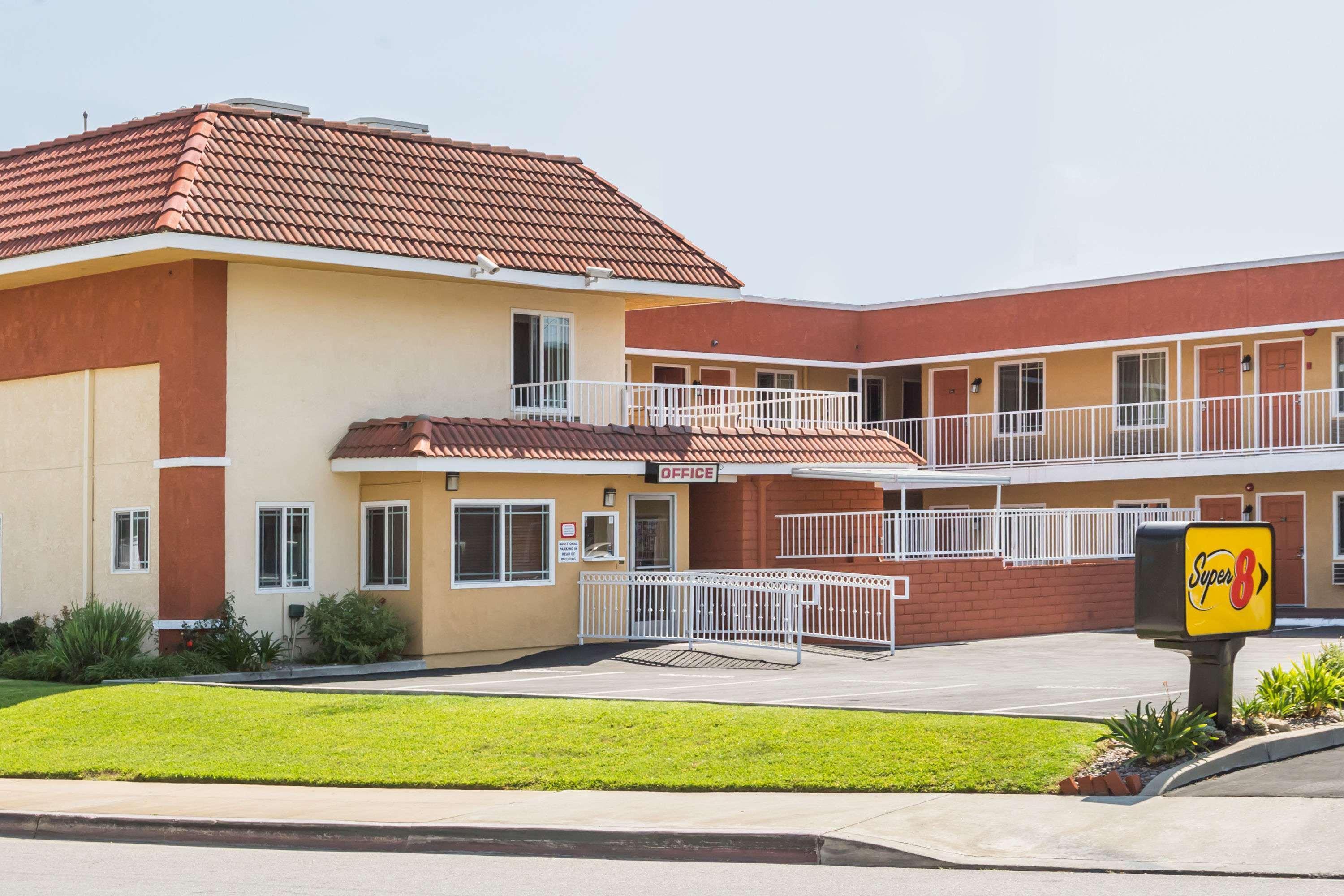 Super 8 By Wyndham Azusa Ngoại thất bức ảnh